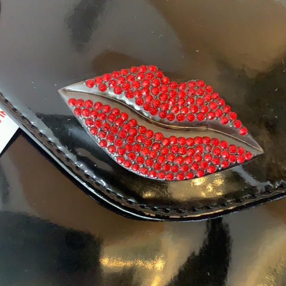 KIRNA ZABÊTE NWT Lips Envelope Clutch Wristlet - Picture 2 of 10